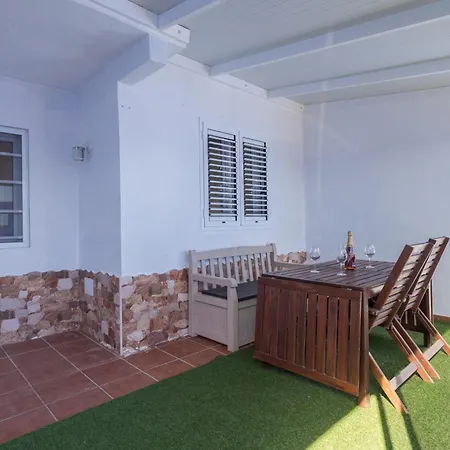 Apartamento Playa El Burrero Con Terraza Y Solarium Privado